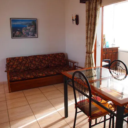 Miramar 31c * Roses